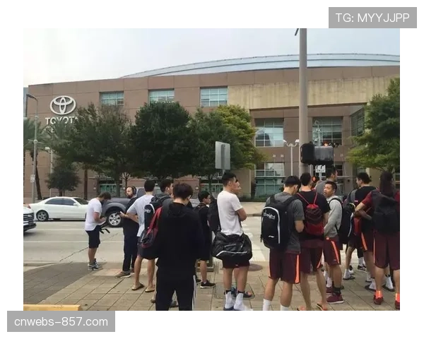 通讯：风暴队更衣室赛后气氛凝重，教练组召开紧急会议